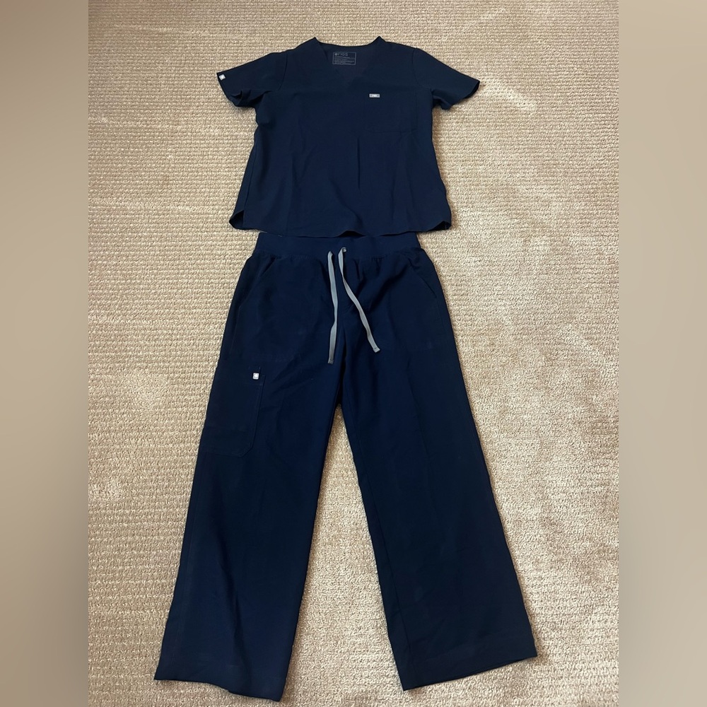 Figs Women’s Navy Blue Scrub Set
